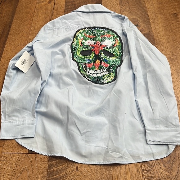 NWT Cherish Woman’s Multi Color Skull Light Blue Button Down Size S - Picture 4 of 7